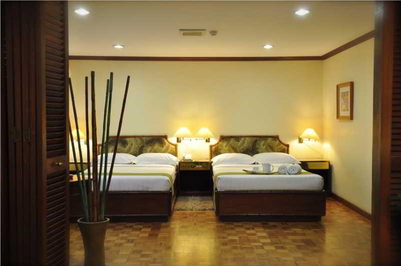 אנגלס Oasis Hotel מראה חיצוני תמונה