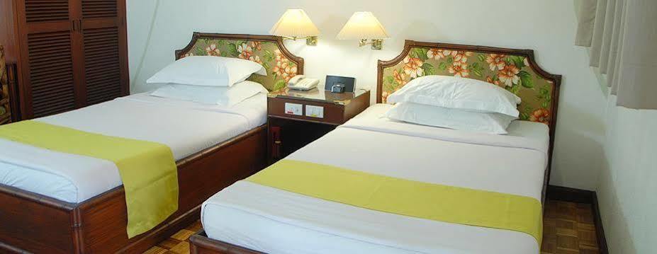 אנגלס Oasis Hotel מראה חיצוני תמונה
