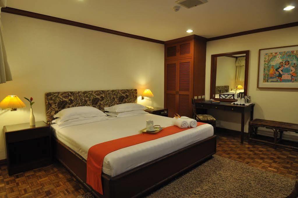 אנגלס Oasis Hotel מראה חיצוני תמונה