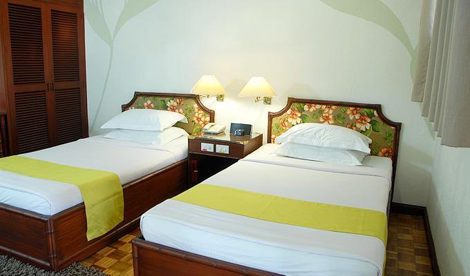 אנגלס Oasis Hotel מראה חיצוני תמונה