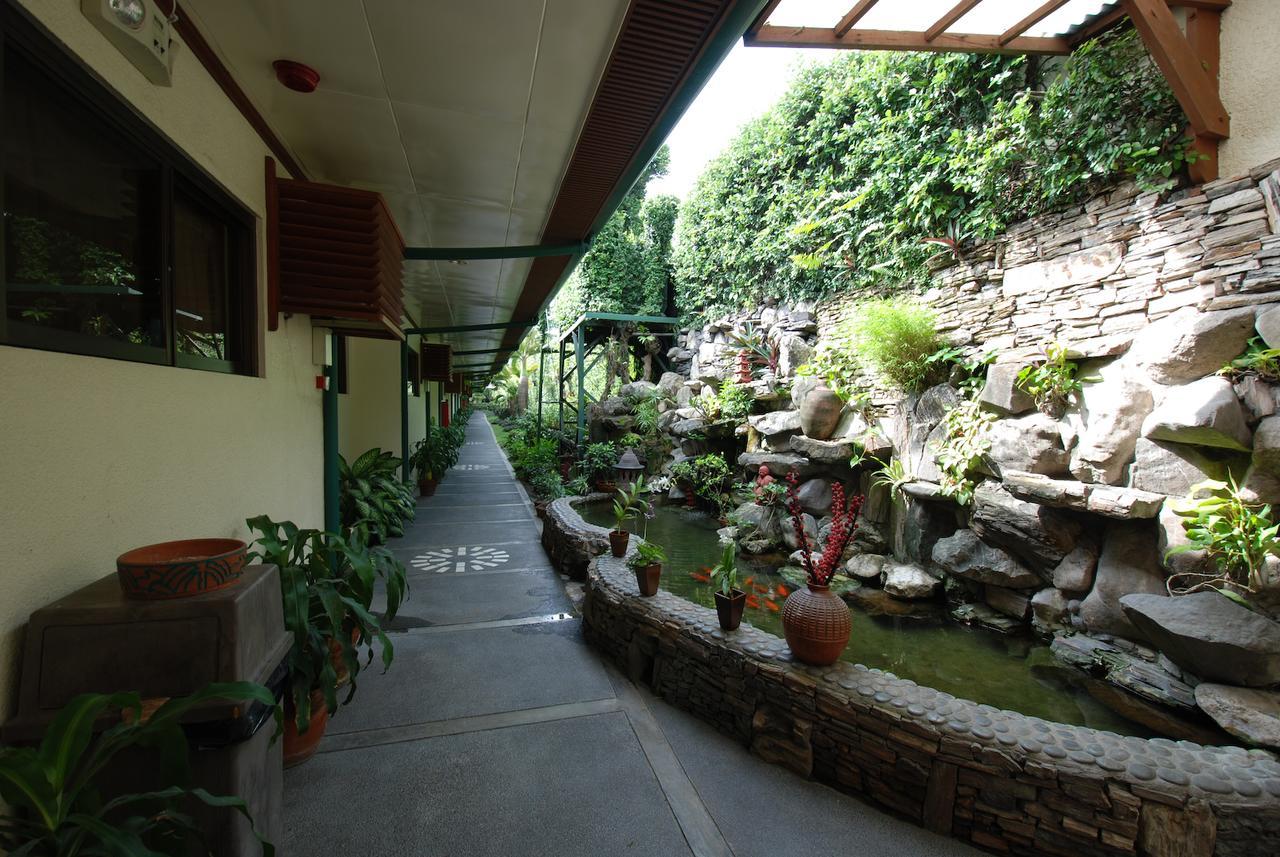 אנגלס Oasis Hotel מראה חיצוני תמונה