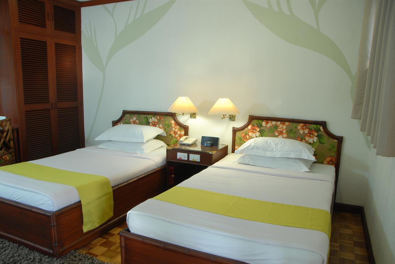 אנגלס Oasis Hotel מראה חיצוני תמונה